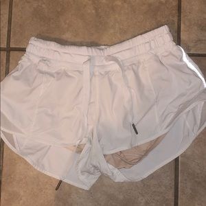 LULU WHITE SHORTS